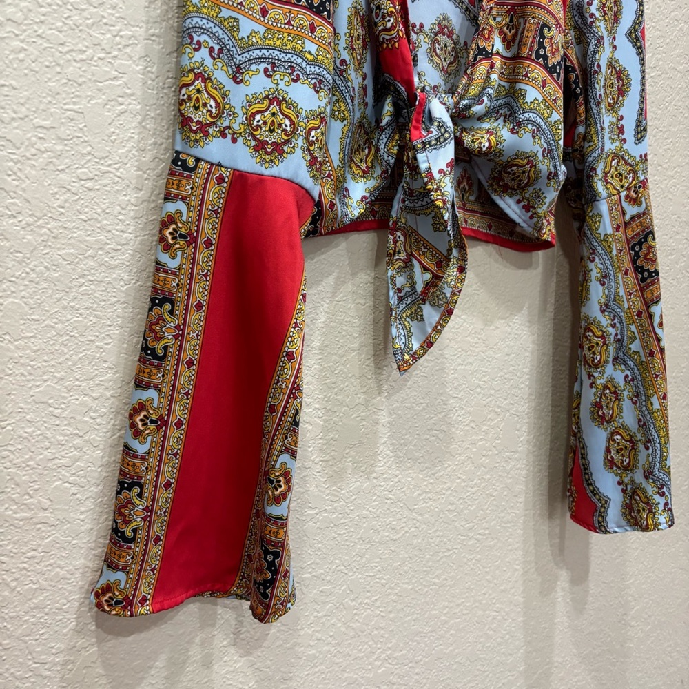 Nasty Gal Scarf Print Tie Front Long Bell Sleeve Crop Top Size 6 - Picture 3 of 7